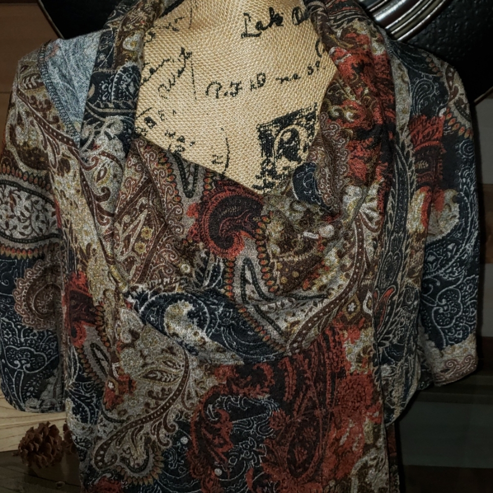 Gorgeous bat wing short crop lightweight sweater